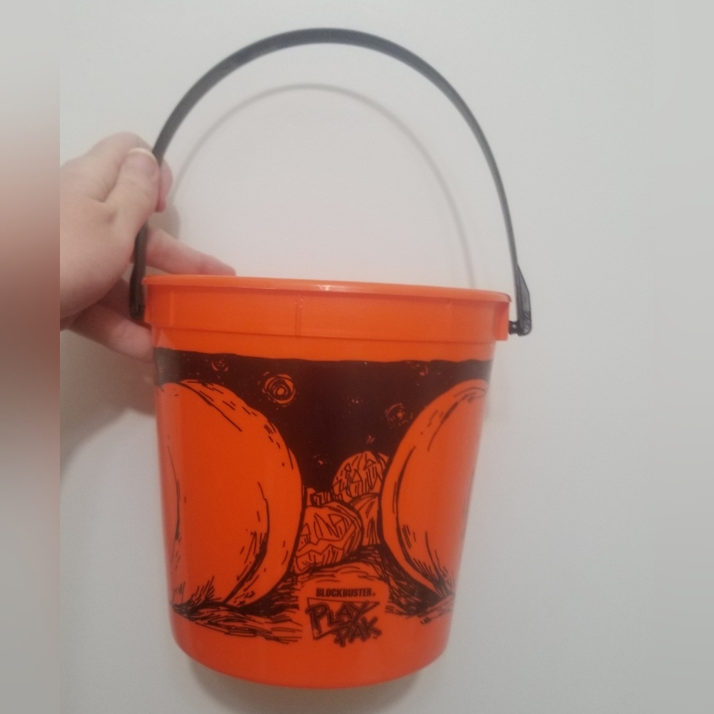 EUC 1997 Blockbuster Halloween bucket, w jack o'lantern lid! - Picture 4 of 5